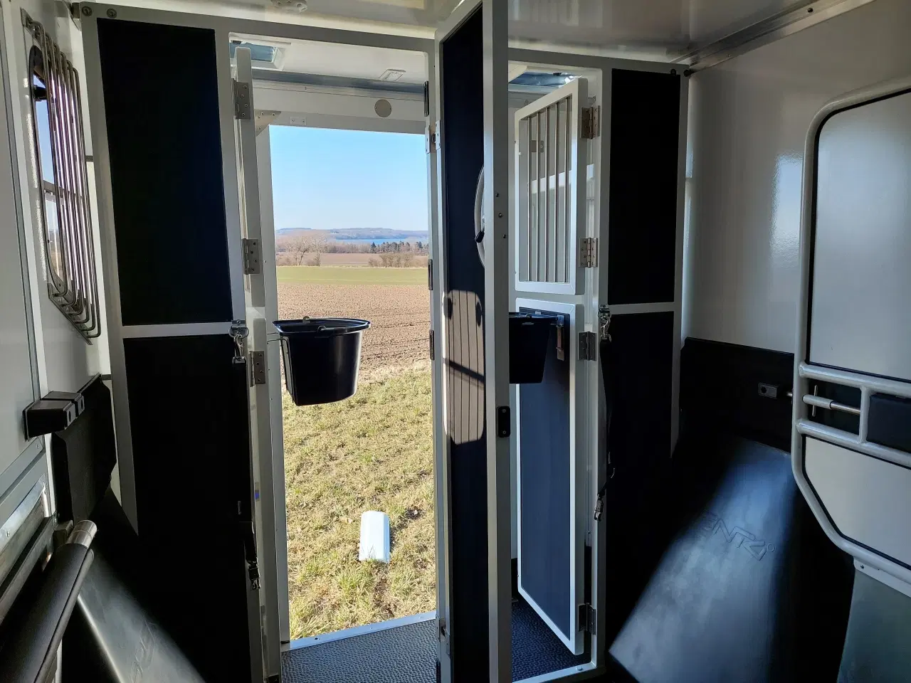 Billede 19 - Corso 2-Hestes Renault Master Hvid