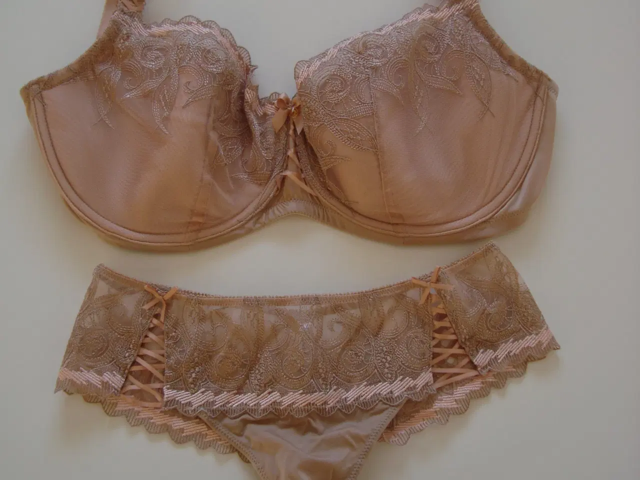 Billede 1 - BH Sæt - Str. J70 + 38/Medium