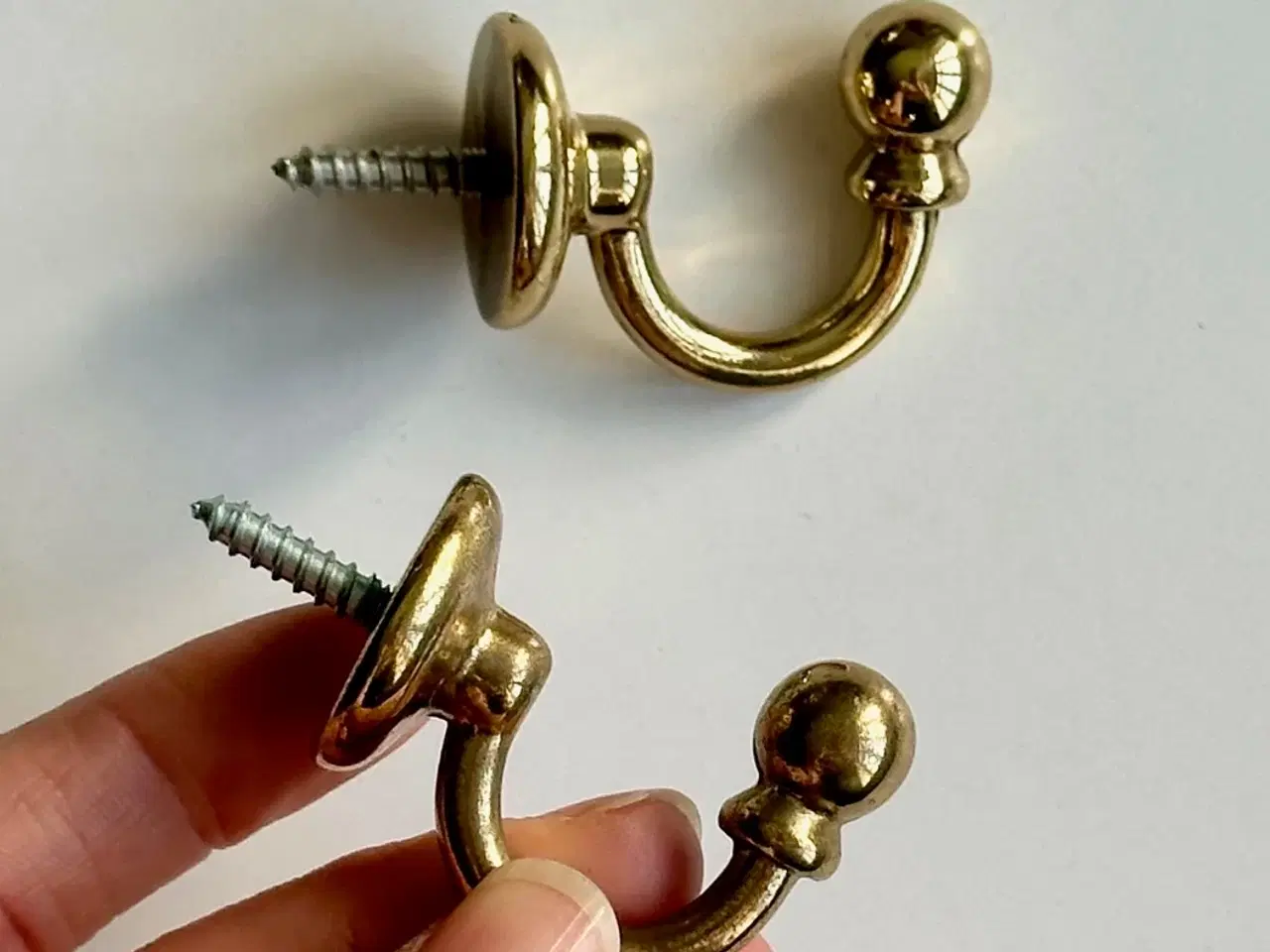Billede 4 - Messingkroge, 2 stk samlet