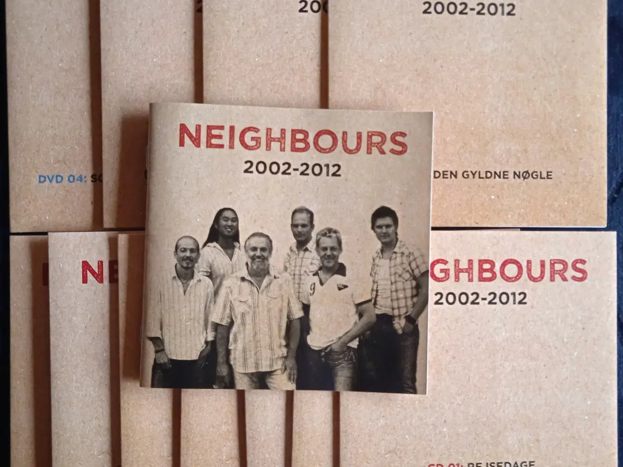 Billede 3 - Neighbours – 2002-2012 – CD/DVD-Boks