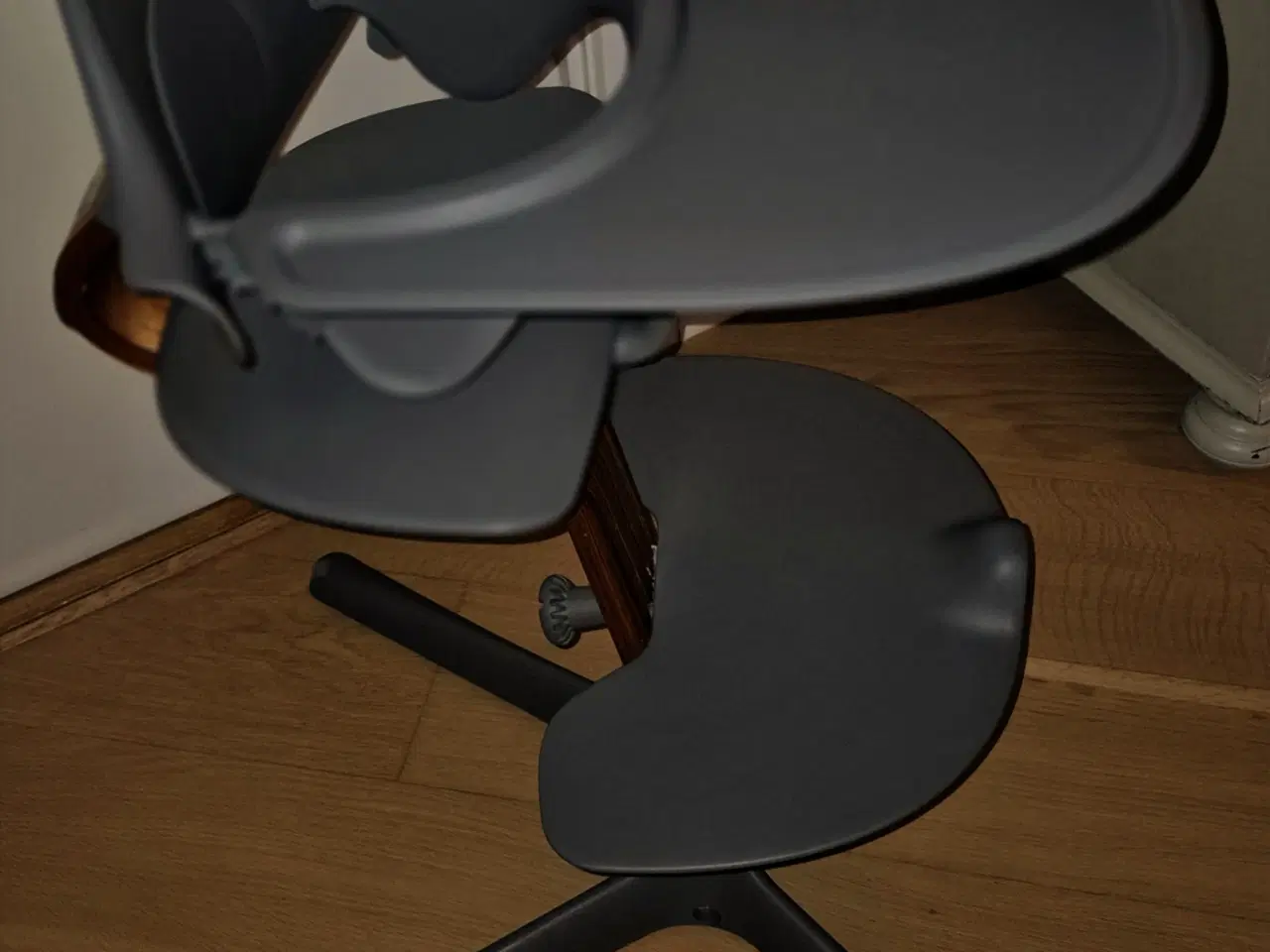 Billede 1 - Nomi højstol med baby set som ny nypris 2200