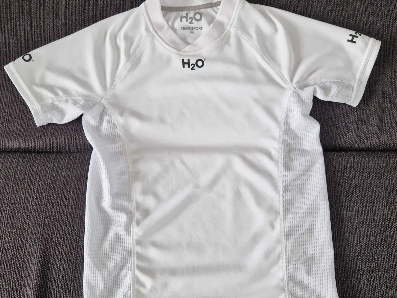 Billede 1 - H2O T-shirt str 140