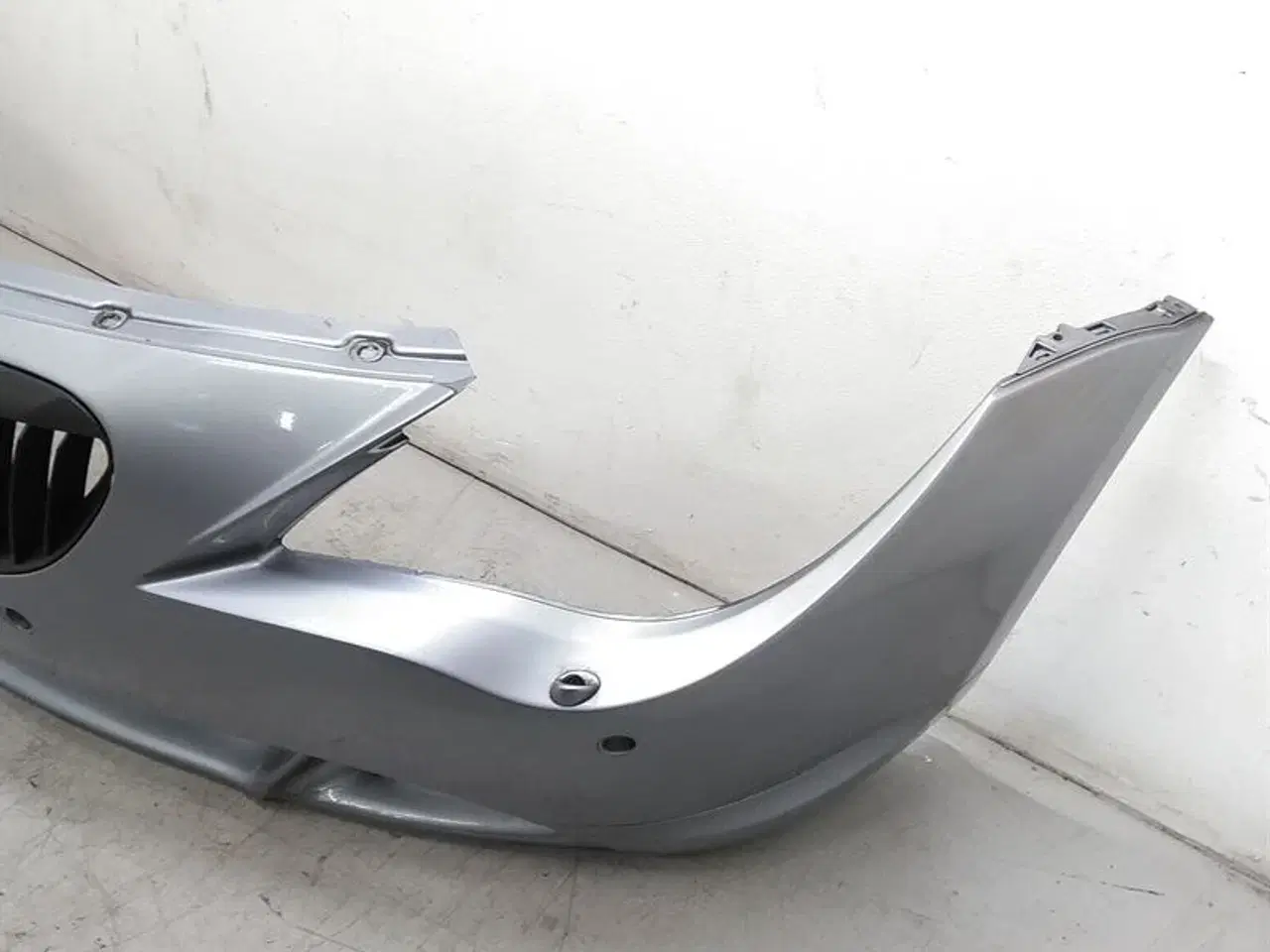 Billede 4 - Forkofanger-skal A08 silber-grau metallic K19018 BMW E63 E64