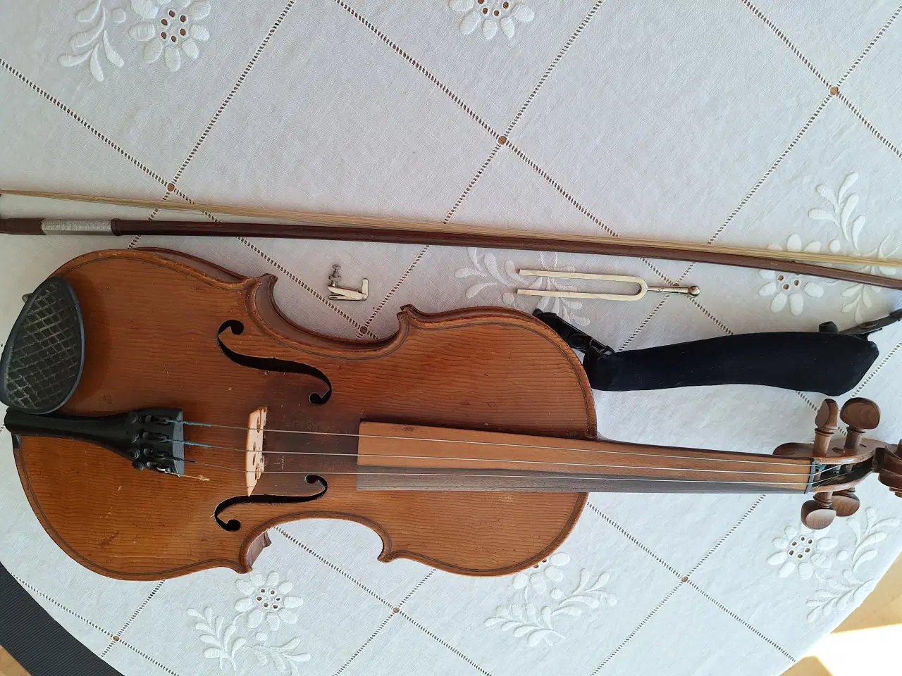 Billede 2 - Violin med bue og kasse