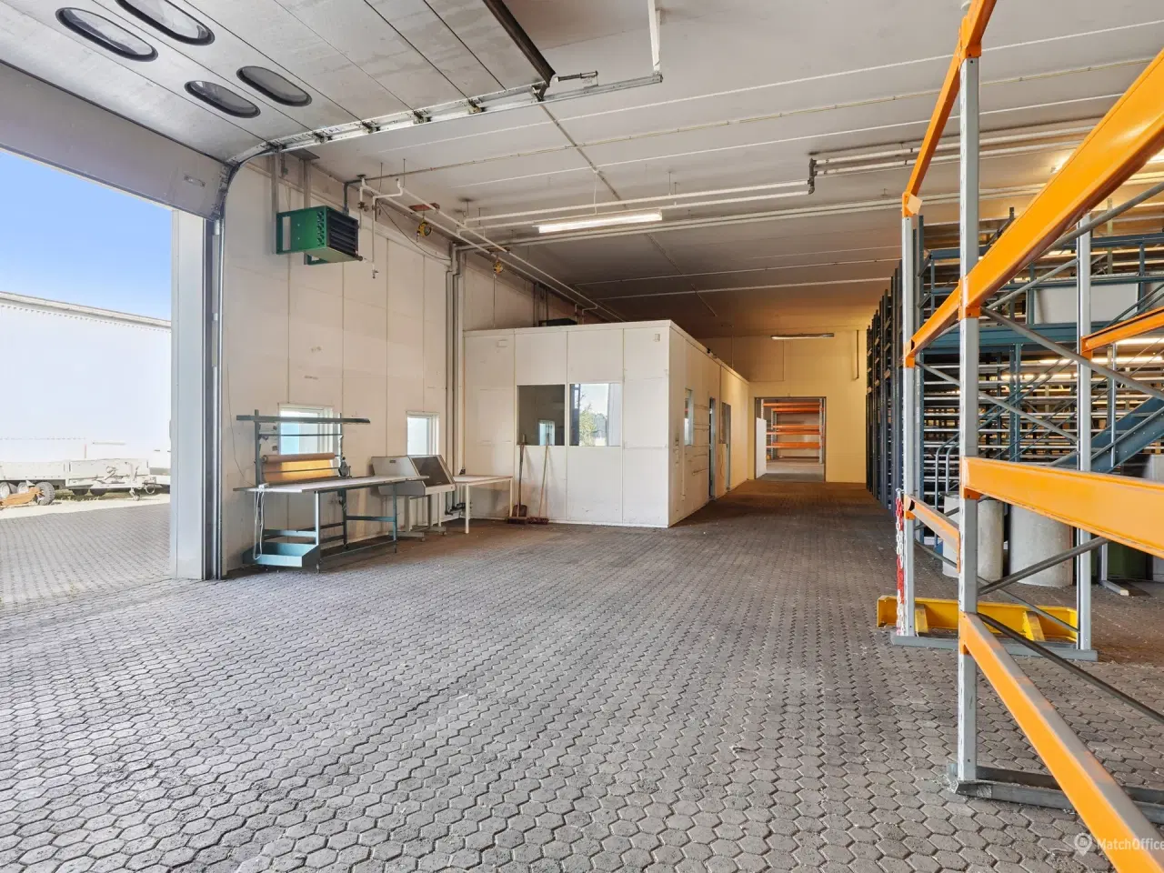 Billede 2 - Stort lager m. port og kontor i stueplan på Avedøreholmen 84