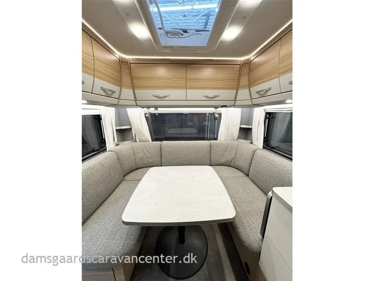 Billede 7 - 2022 - Dethleffs Camper 470 FR D-Line   Franskseng-Mover-Telt-Truma Combi 4E