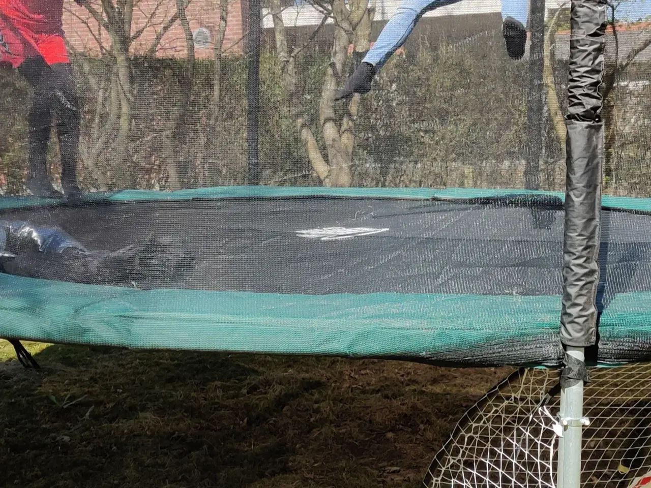 Billede 1 - Grøn Trampolin 430 m. fodboldmål, net, stige, 