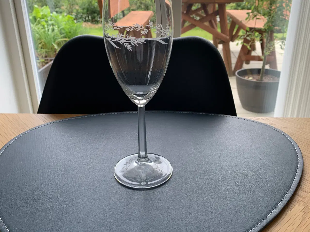 Billede 4 - Mads Stage glas sælges