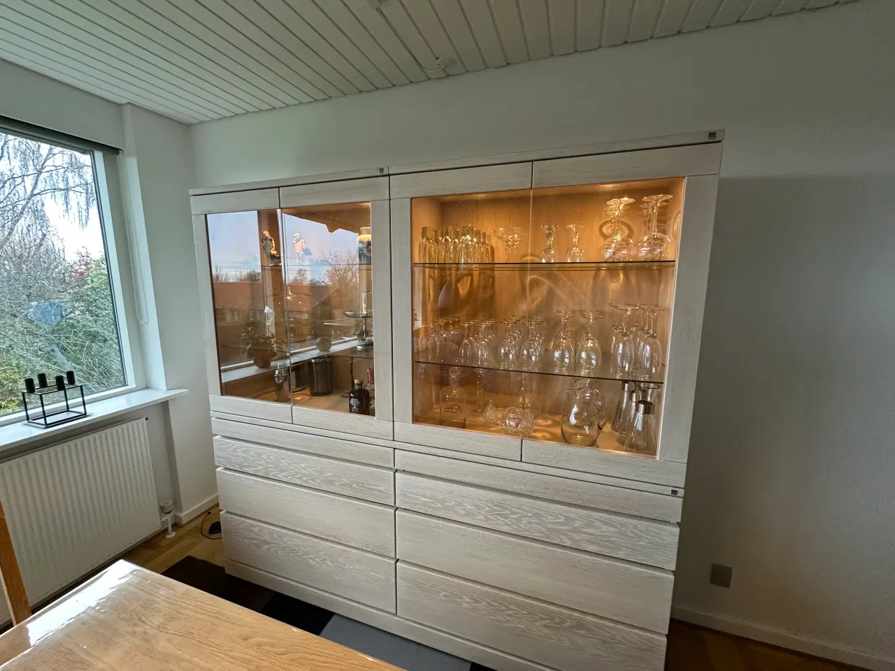 Billede 3 - Skænk og vitrineskabe i eg fra Skovby sælges