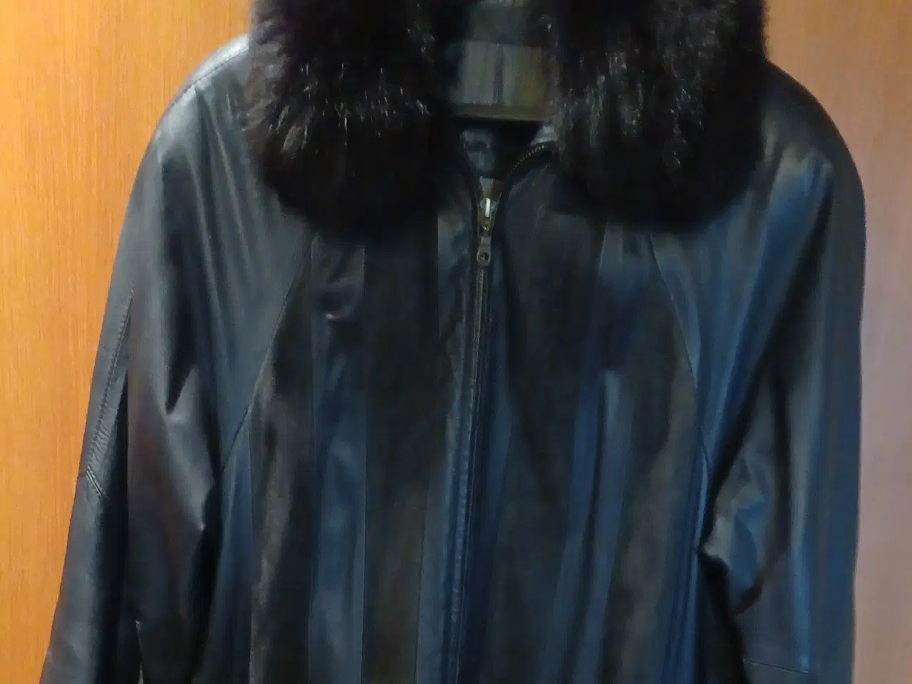 Billede 3 -  Ægte læder kvinde frakke med aftagelig pels 