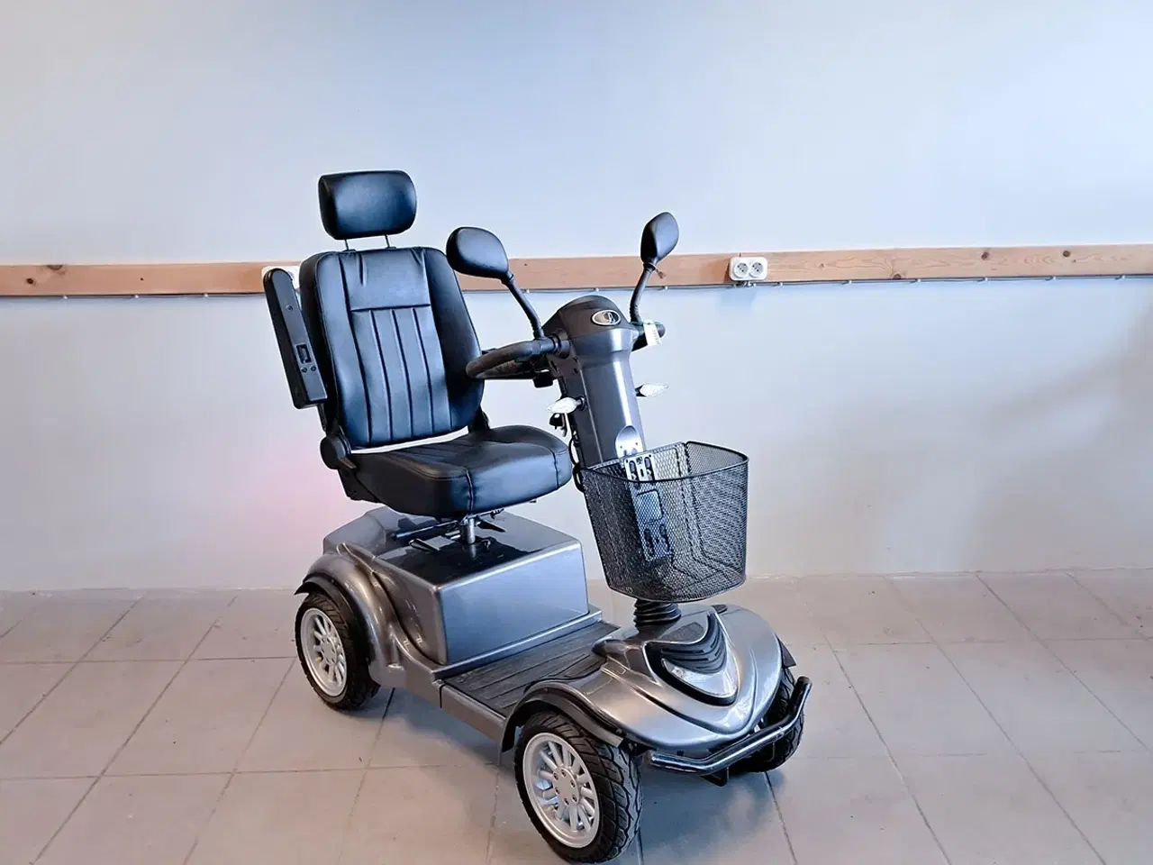 Billede 1 - LM-500 grå