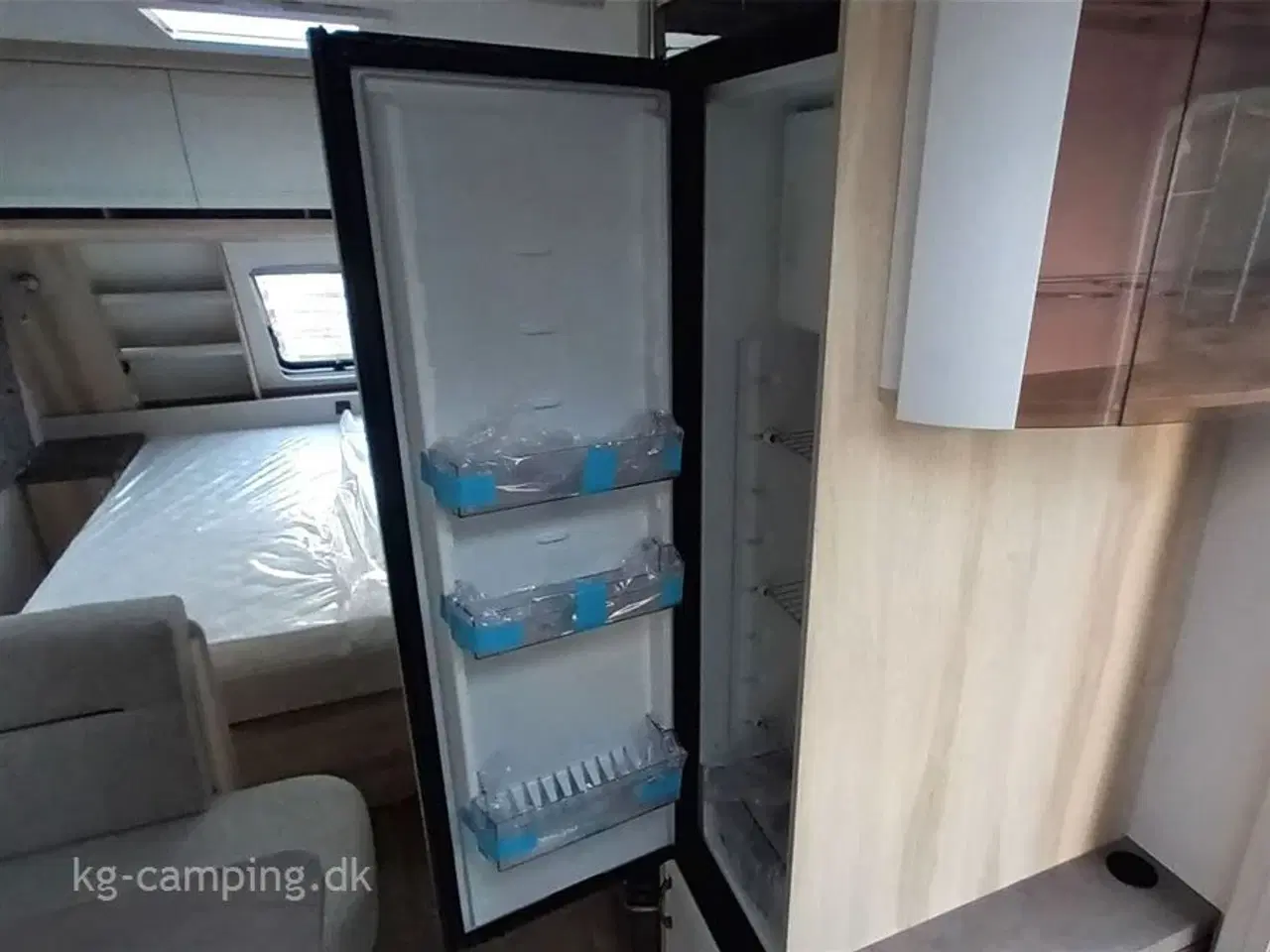 Billede 12 - 2025 - Hobby De Luxe 460 SFf   Populær rejsevogn med fritstående dobbeltseng. Kan opvejes til 1.500 KG.