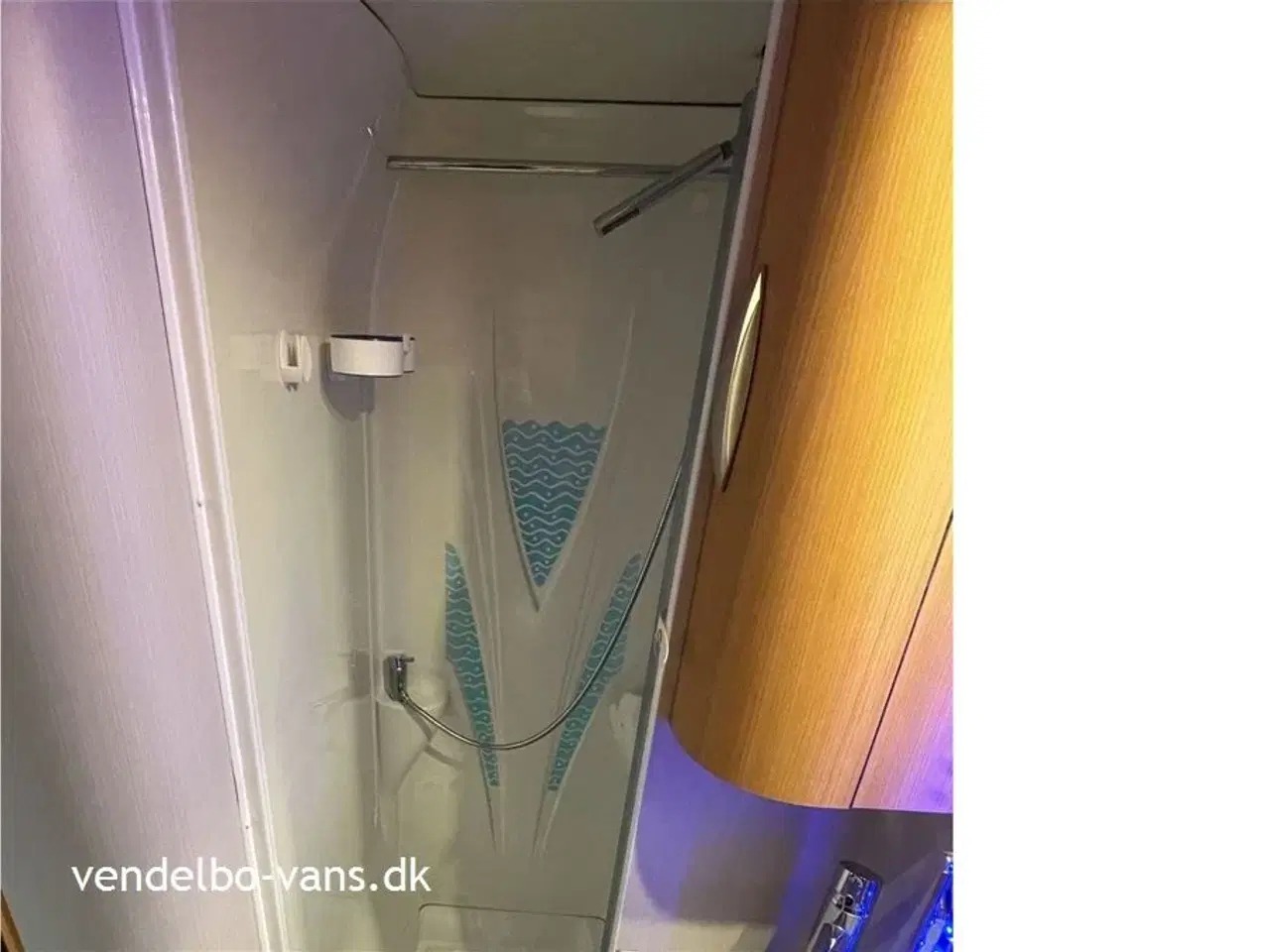 Billede 10 - 2008 - Chausson Allegro 96   Enkelsenge i lav (sidde) højde og toilet og bad i bagenden