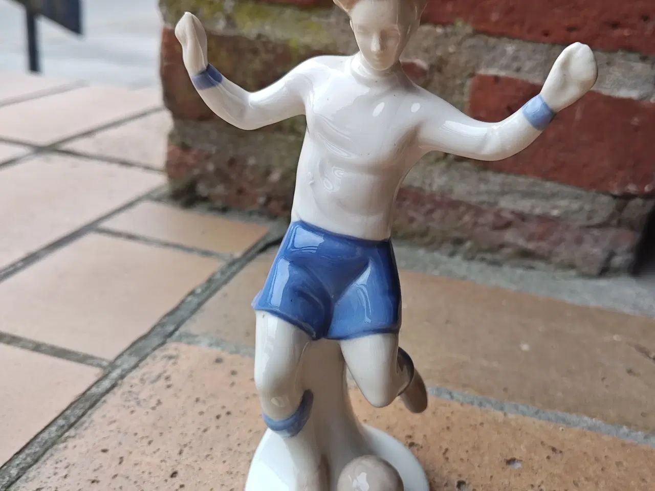 Billede 1 - Fodboldspiller figur i porcelæn