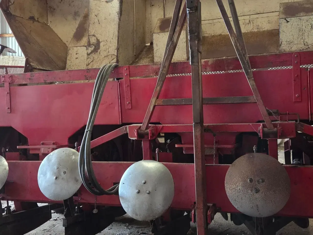 Billede 2 - Komarno Stor 6 rækket lægger, med 6 tons tank.