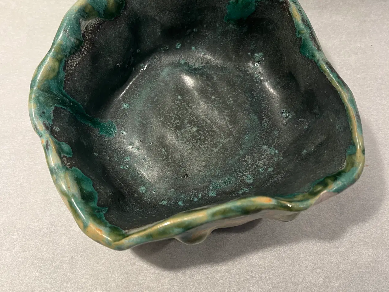 Billede 1 - Håndlavet keramikskål i grøn, beige og grågrønt