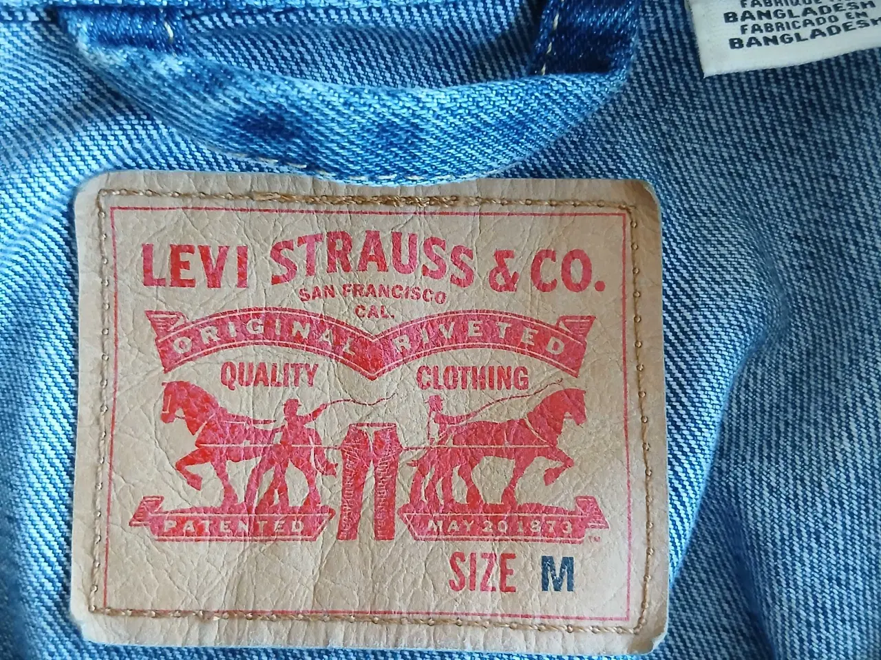 Billede 8 - Levi's jakke. Medium 