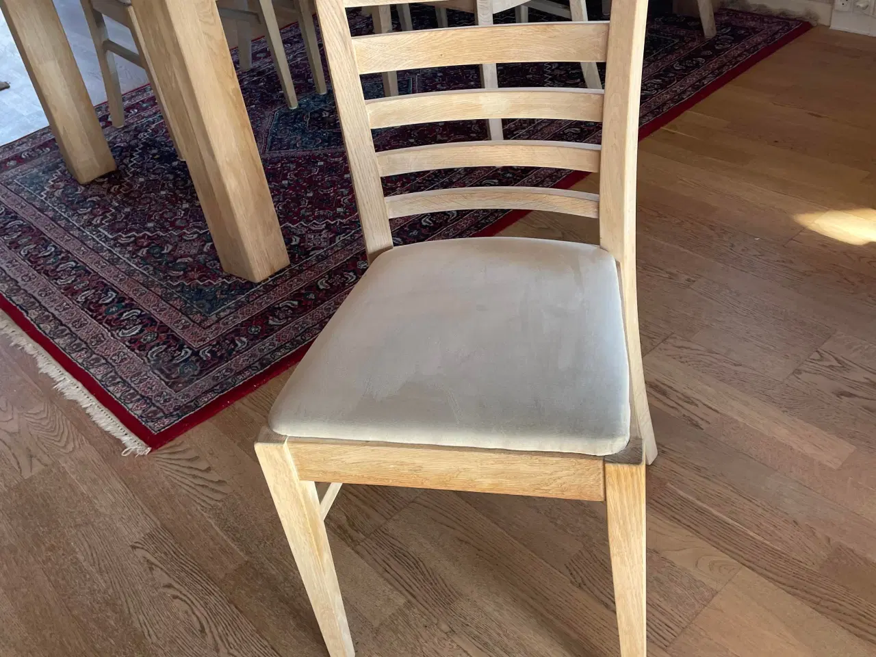 Billede 3 - Spisebord i egetræ+ stole