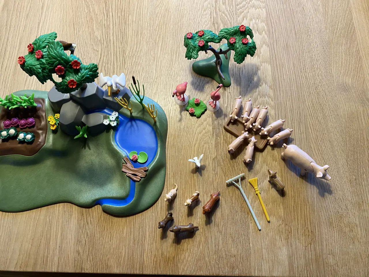 Billede 2 - Playmobil gartner, med grønsager, huse, geder