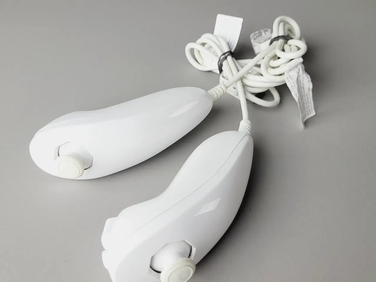 Billede 1 - ⭐️· 🎮 Originale Wii Nunchuk controllere (2 stk.) 