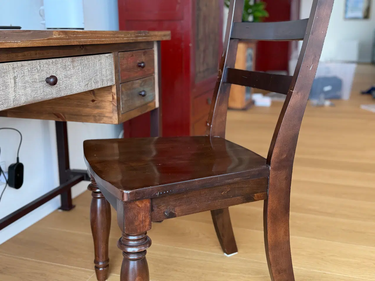 Billede 6 - Wooden desk and chair