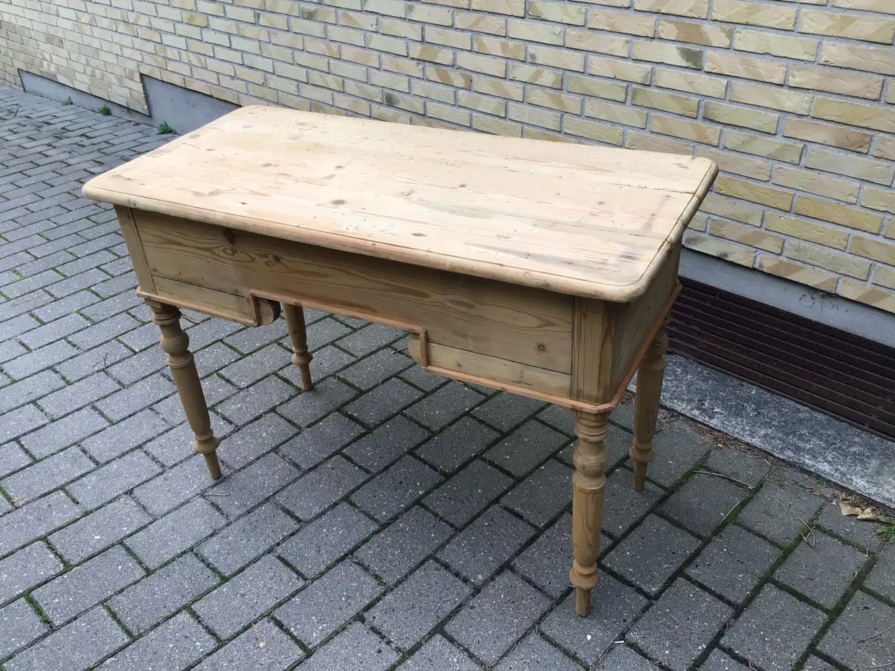 Billede 2 - Gammelt skrivebord 