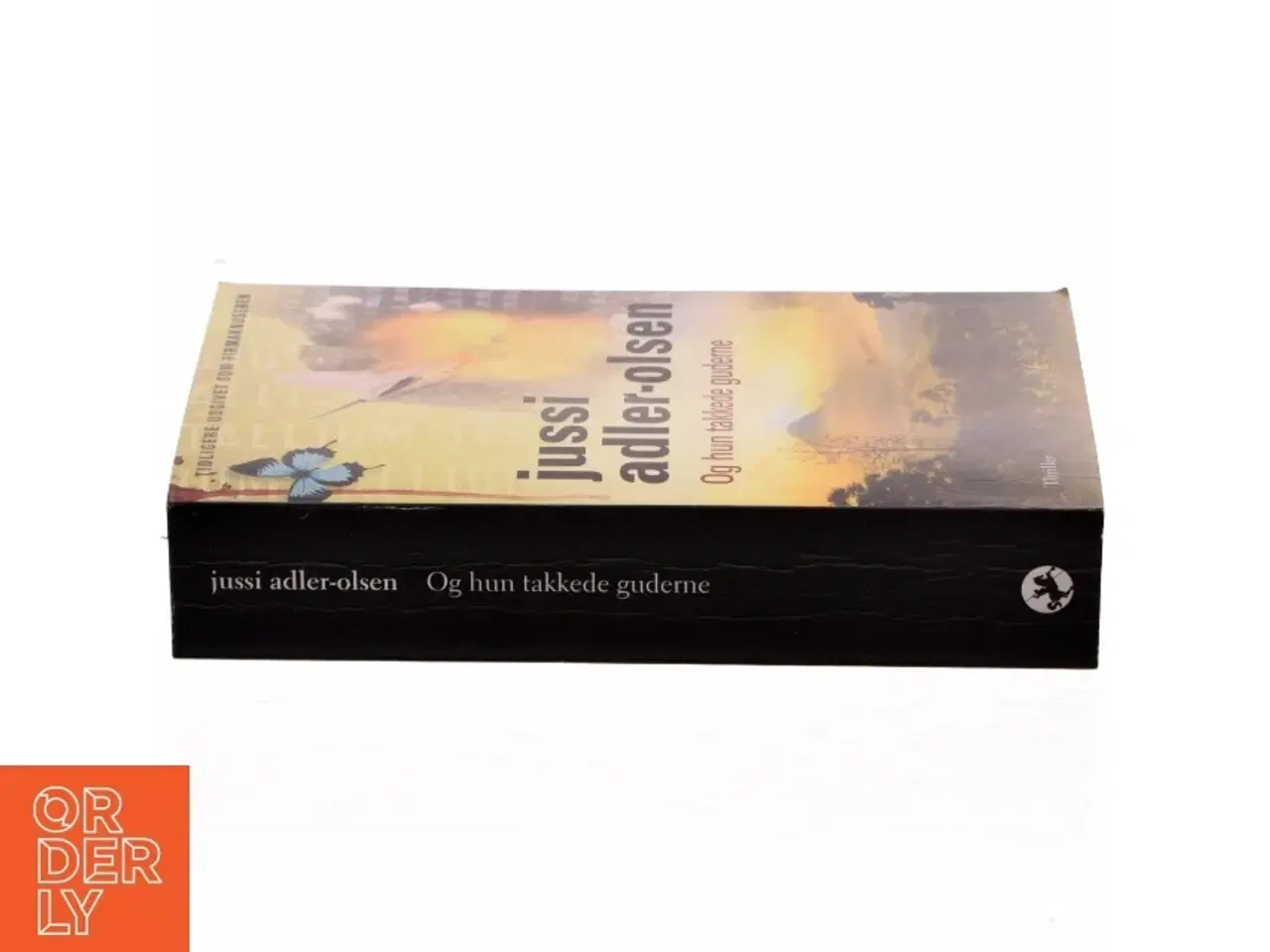 Billede 2 - Og hun takkede guderne af Jussi Adler-Olsen (Bog)