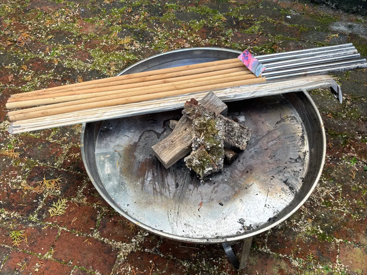 Billede 2 - Bålfad i rustfrit stål med snogbrødspinde