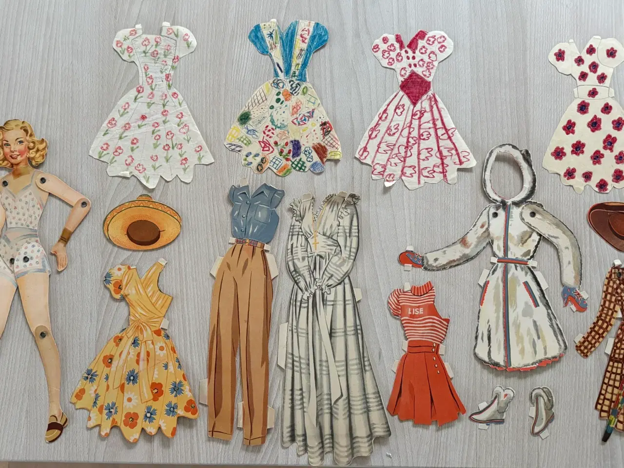 Billede 1 - Antik påklædningsdukke m/bevægelige led