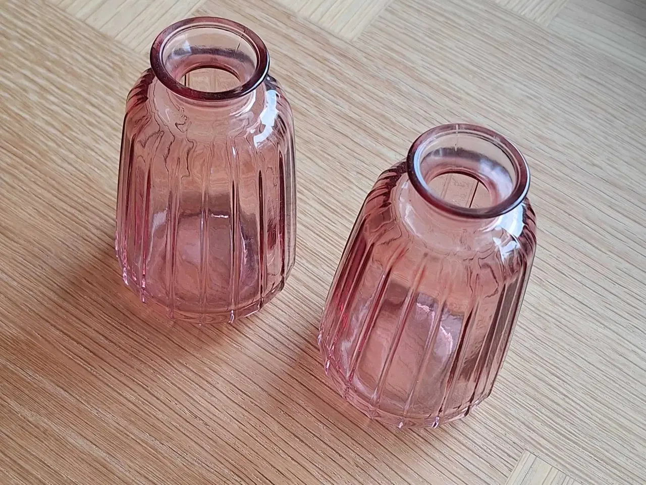 Billede 2 - Lyserøde vaser 