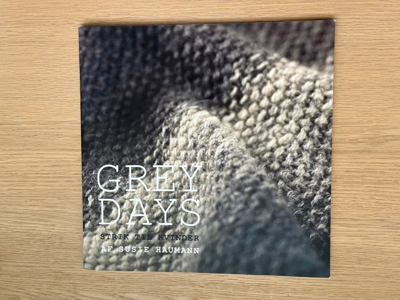 Billede 1 - GREY DAYS  Strik til Kvinder - Susie Haumann