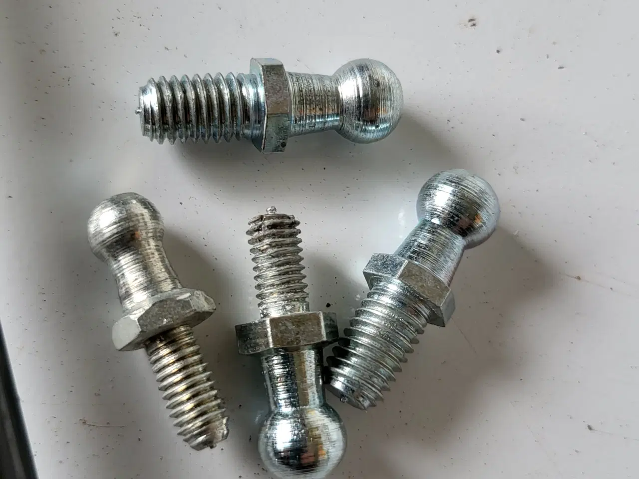 Billede 3 - Selv holder til motorhjelm Skoda og VW