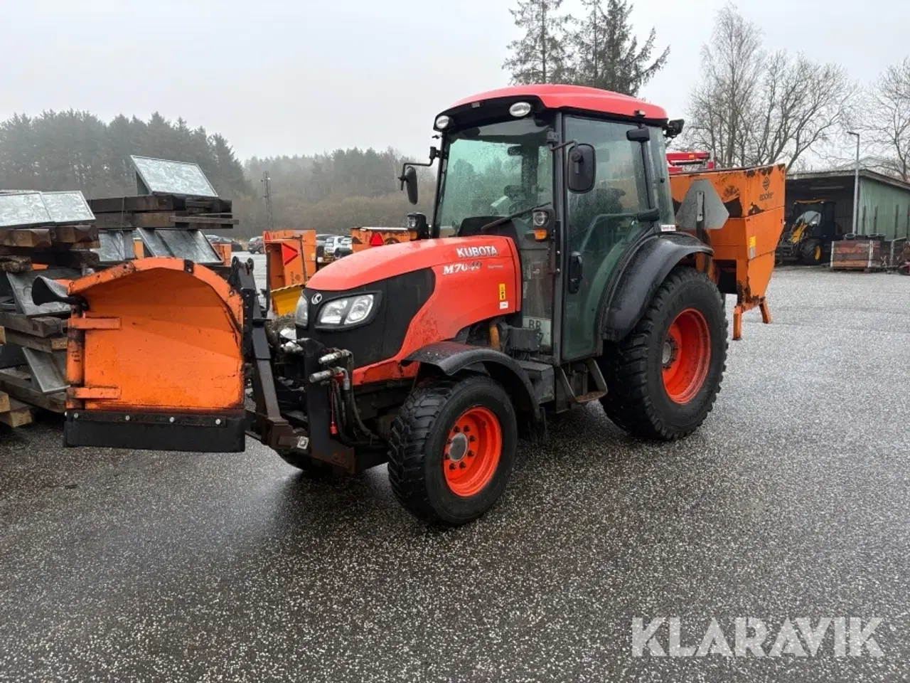 Billede 1 - Traktor Kubota M7040 med sneplov og Saltspreder