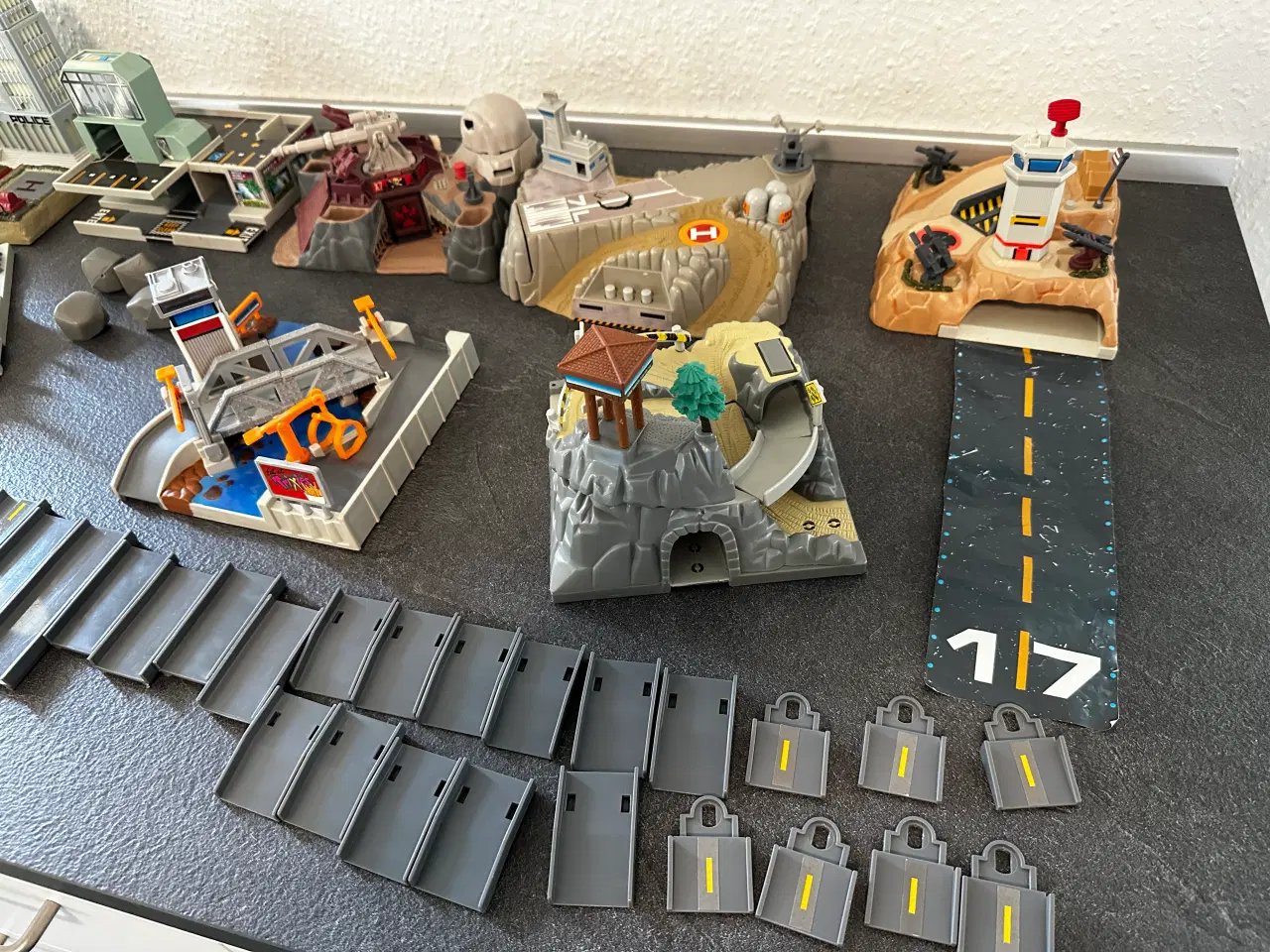 Billede 9 - Micro Machines samling sælges kun komplet