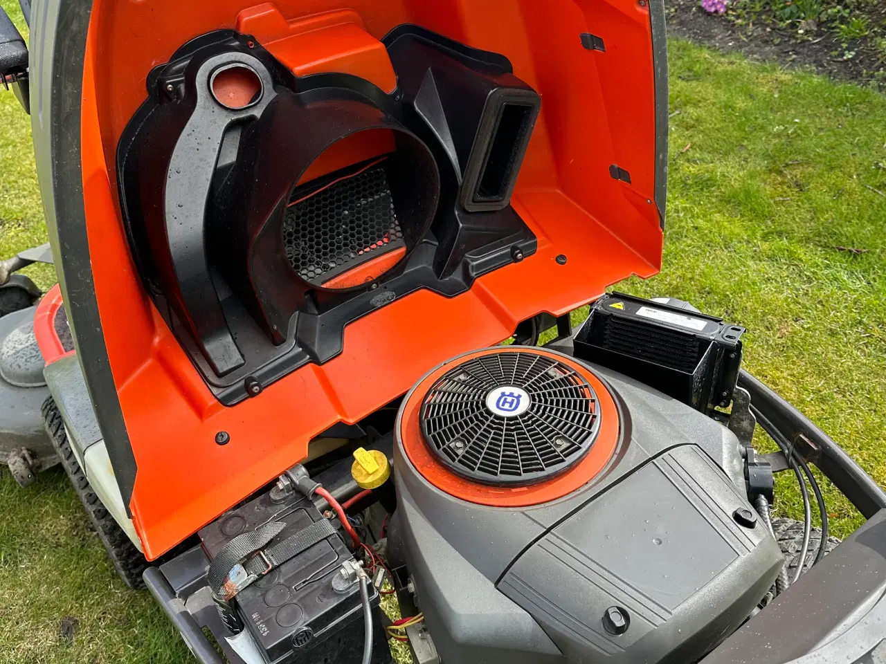 Billede 4 - Husqvarna R422Ts  AWD  m/Dozerblad 