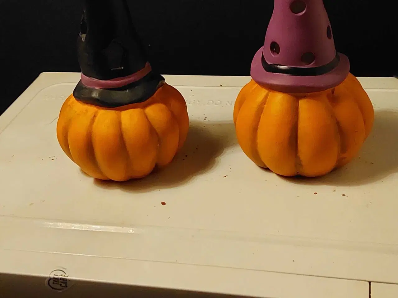 Billede 2 - 2 små Halloween græskar som kan lyse.