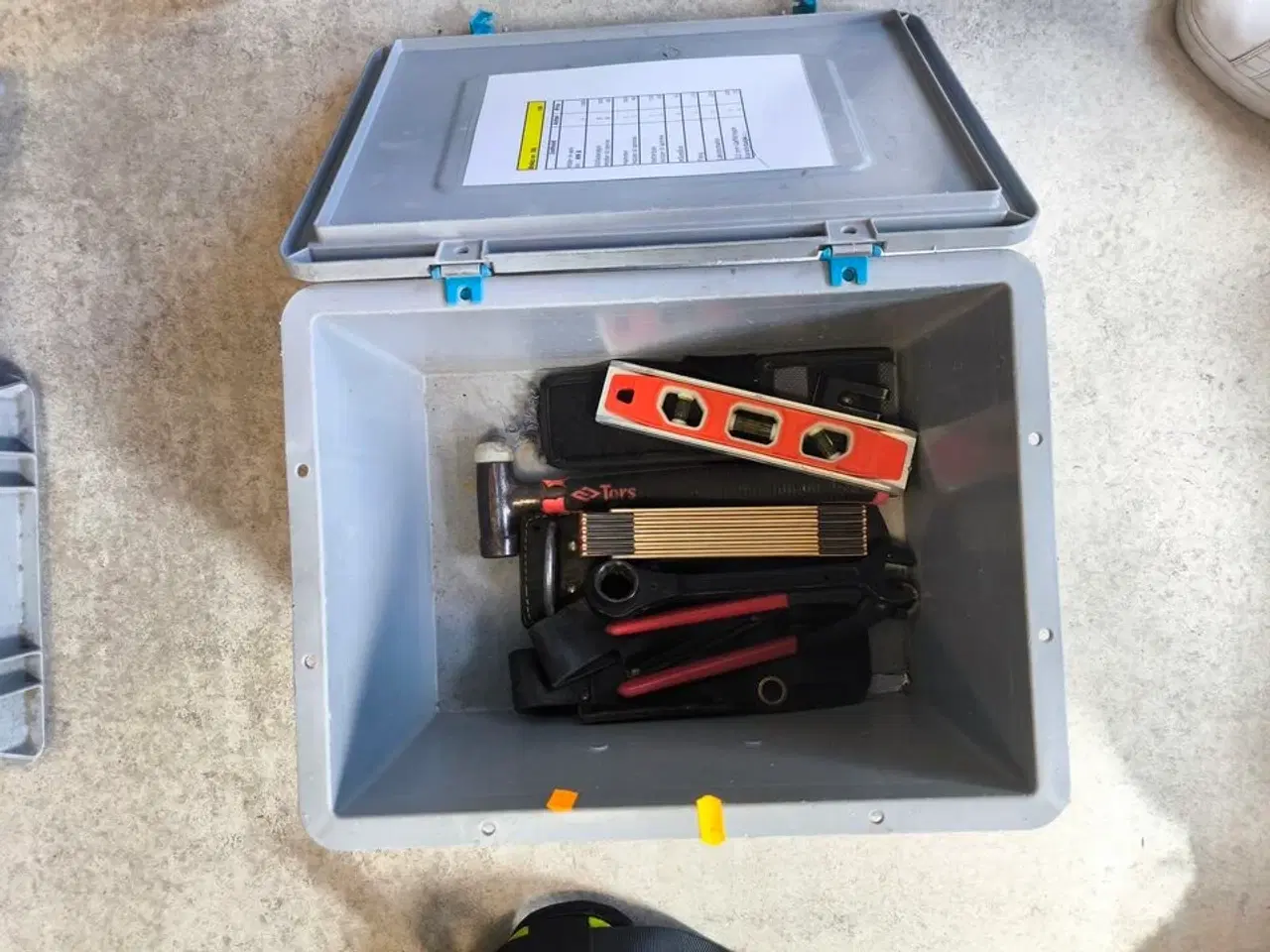 Billede 1 - Kasse m. sikringsgrej samt div.