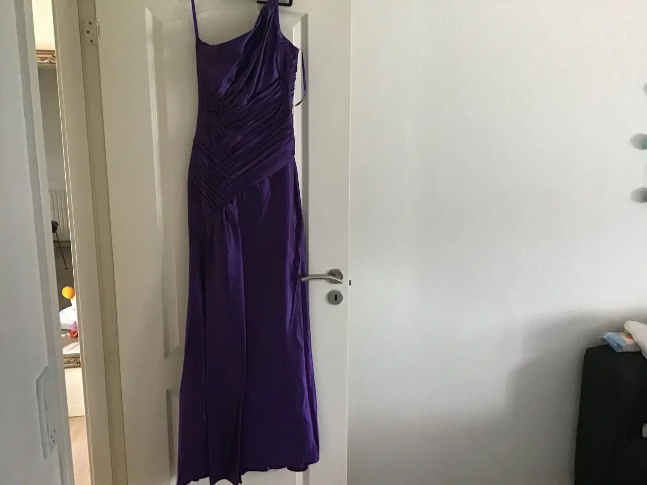 Billede 1 - Fin kjole som ny