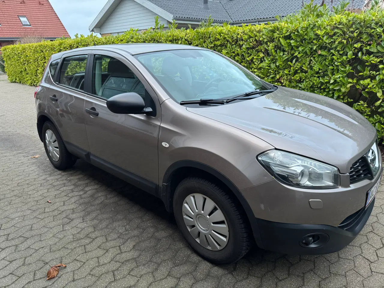 Billede 2 - Velkørende Nissan Qashqai med et år til syn. 