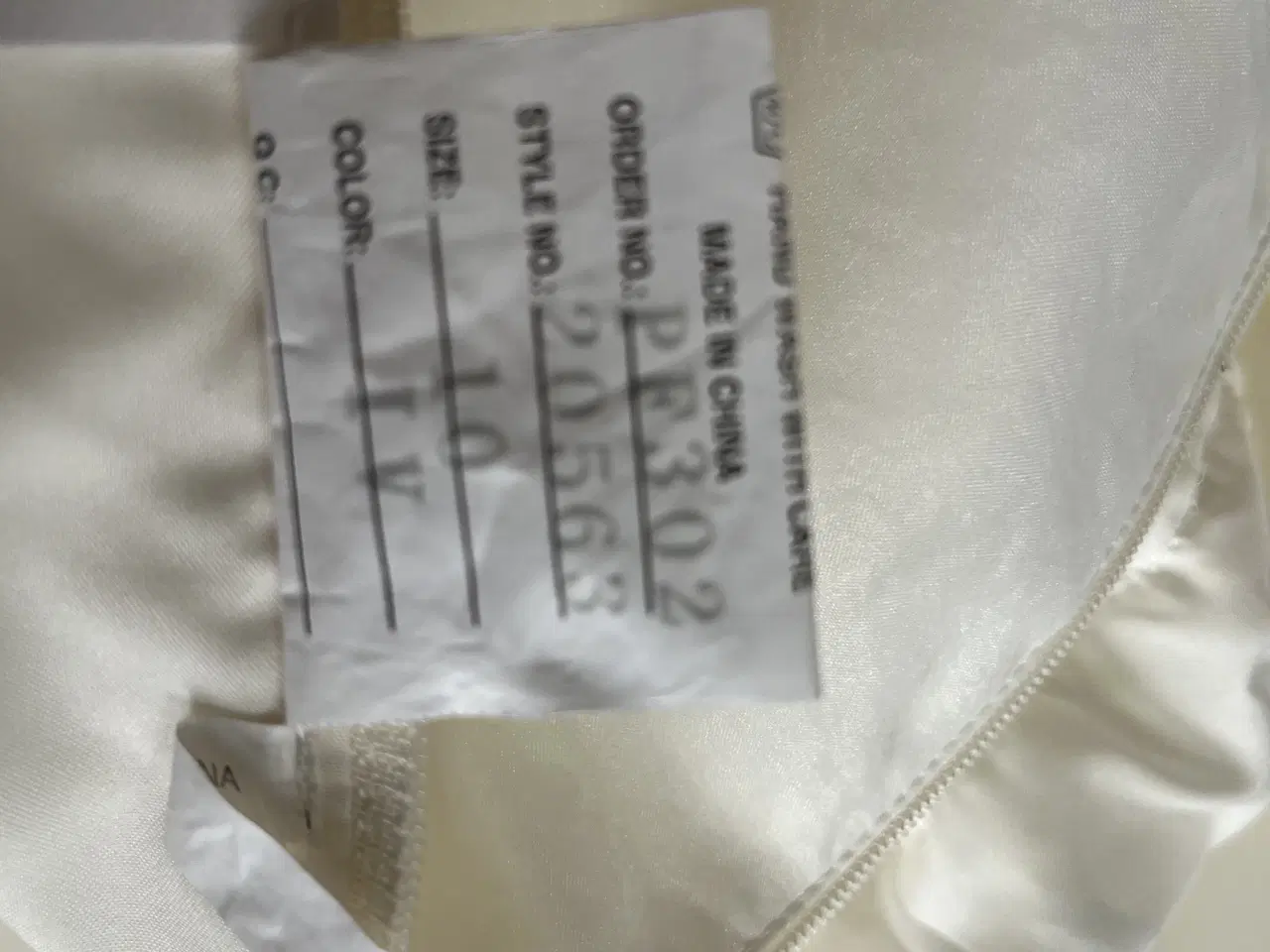 Billede 6 - Velholdt brudekjole i romantisk stil