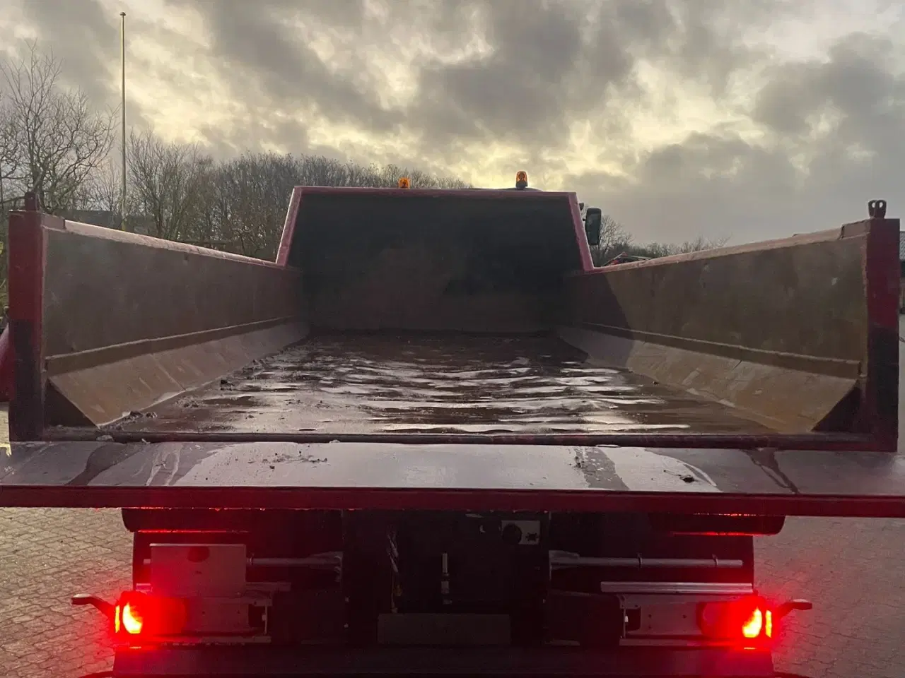 Billede 3 - - - - Entreprenør kasse m. Hydraulisk bagklap