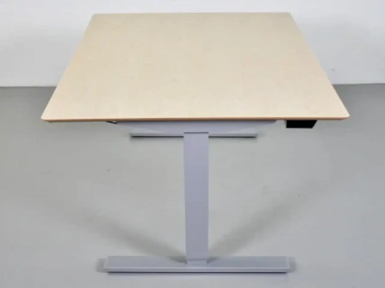 Billede 2 - Scan office hæve-/sænkebord med birkelaminat, 140 cm.