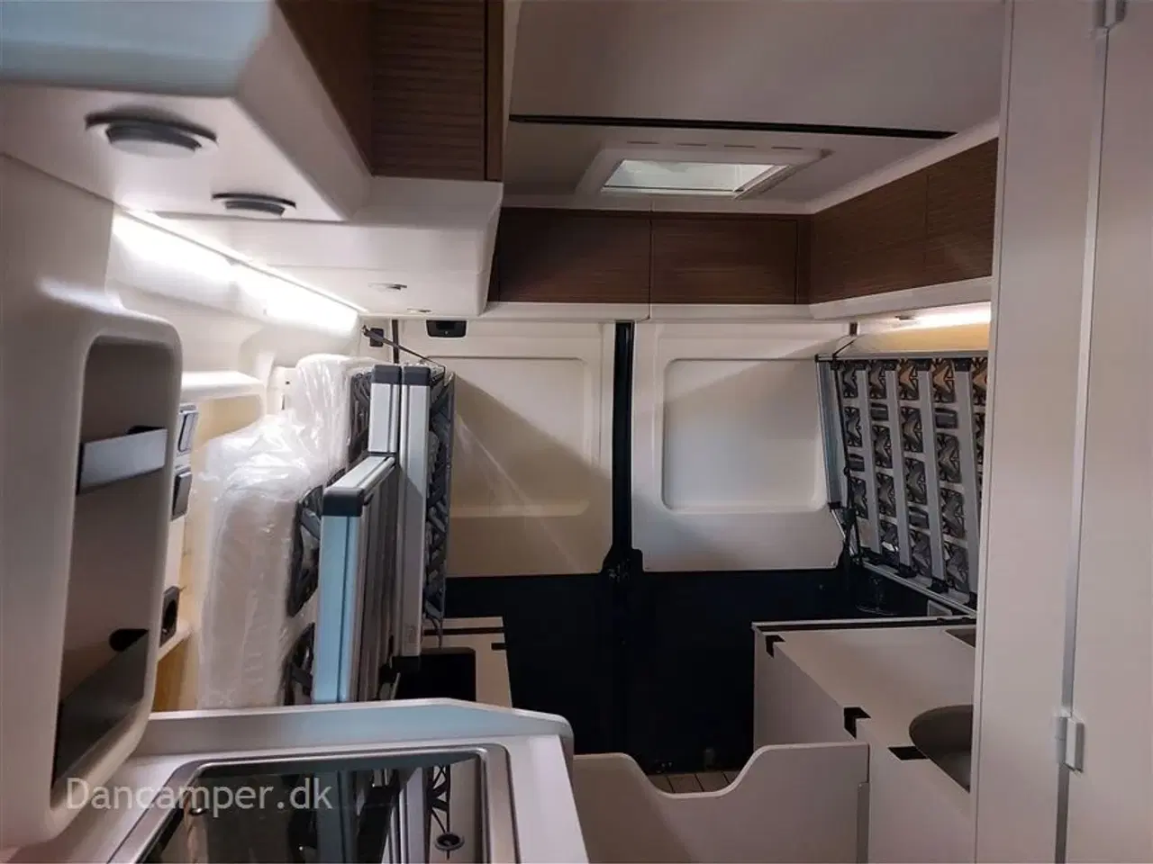 Billede 23 - 2025 - Westfalia Columbus 600 E   MESSEPRIS kr. 999.900,- SPAR kr. 90.000,- Ny 2025 kort model. 140 HK, 8-trins automatgear, adaptiv fartpilot, langsgående soveplads 198/177 * 197