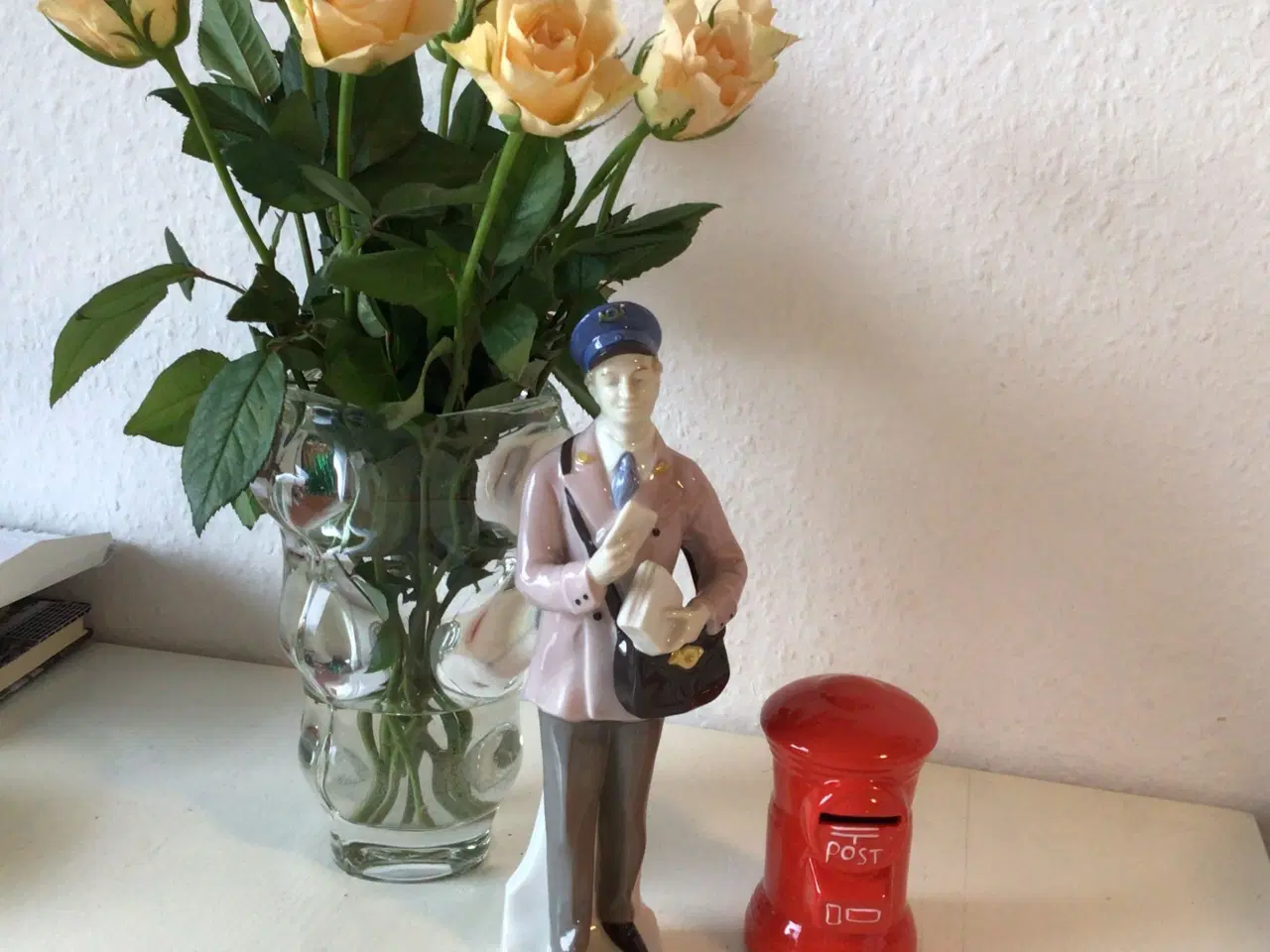 Billede 6 - Postbud og rød postkasse