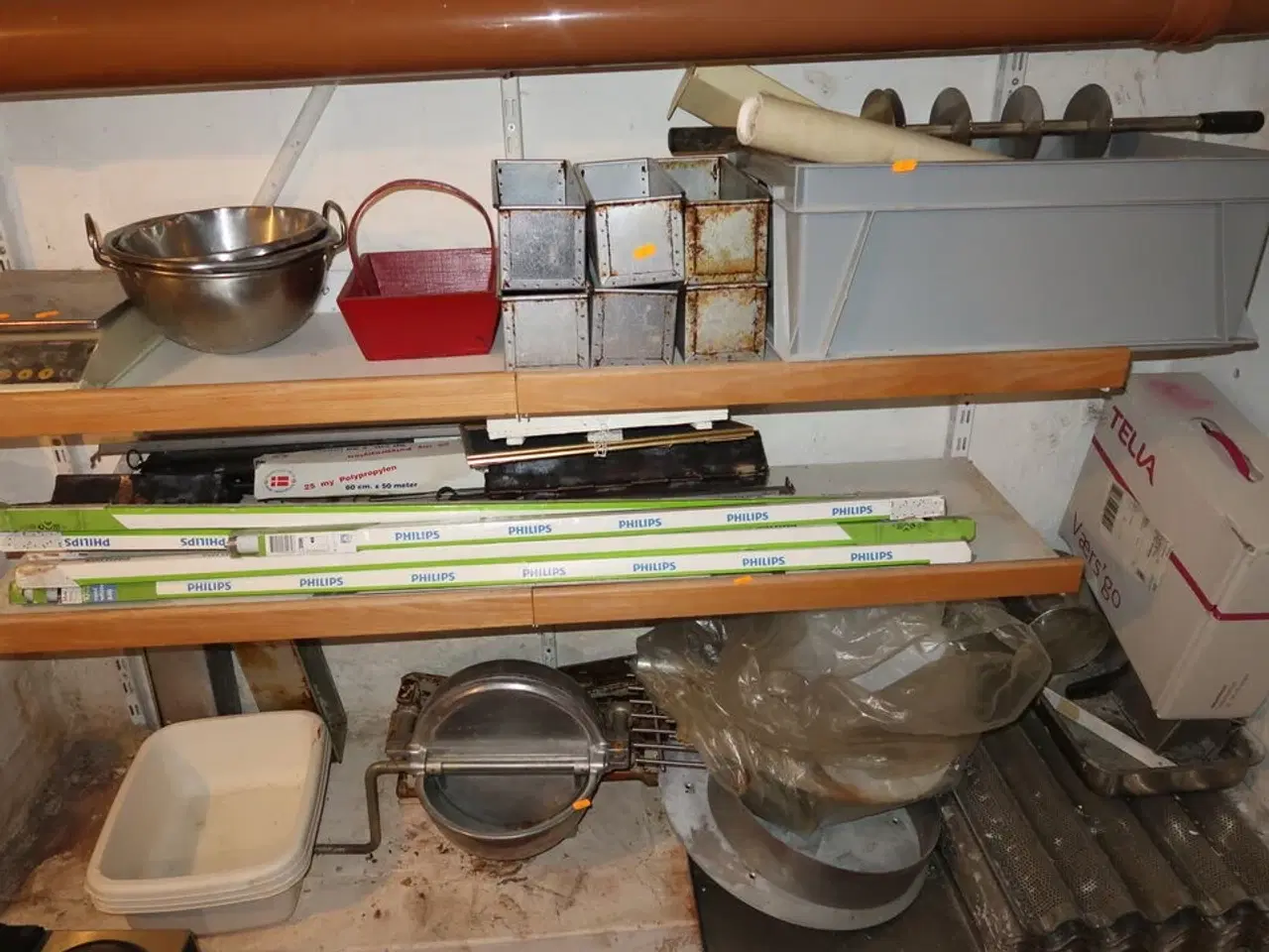 Billede 1 - Div. forme, lysstofrør, bageritilbehør m.m.