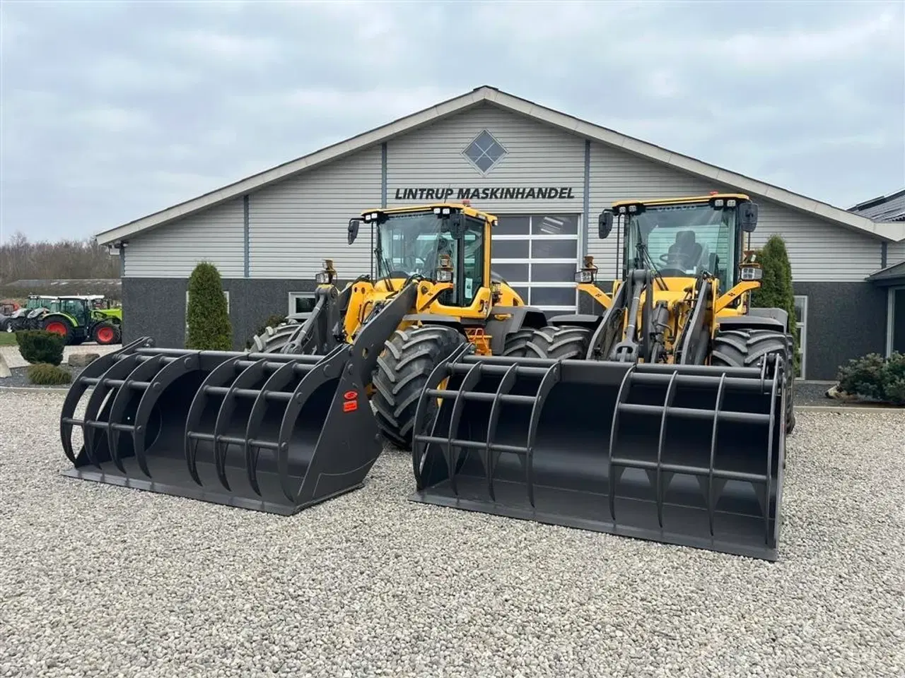 Billede 2 - JST Overfaldsskovl 300 med skårende tænder og med ekstra slidstål i hæl samt forkantskær