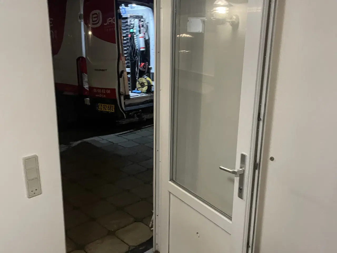 Billede 2 - Facadedør, plastik.