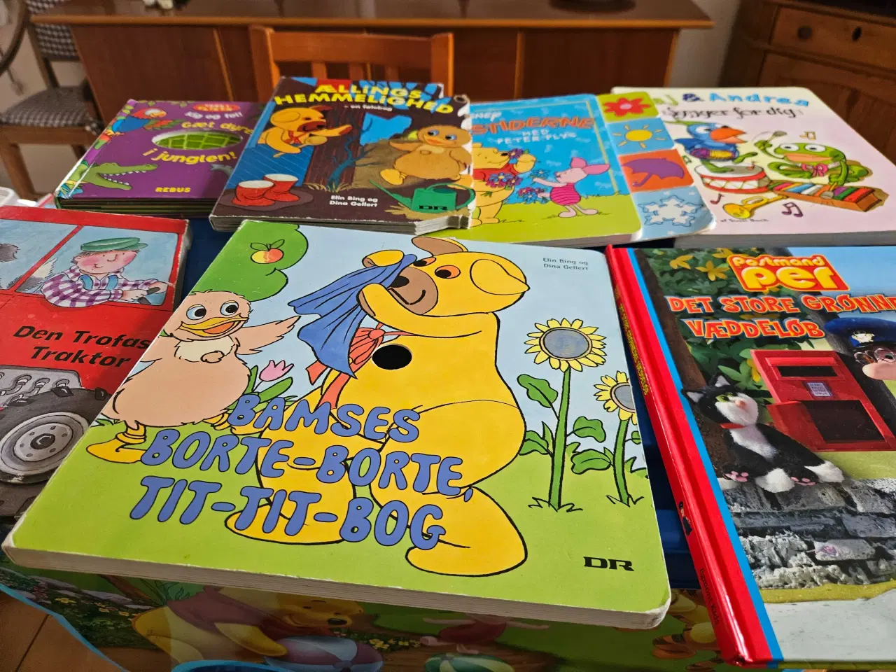 Billede 3 - Kasse med legetøj