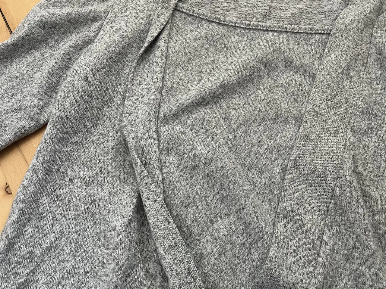 Billede 2 - Gråmeleret trøje 