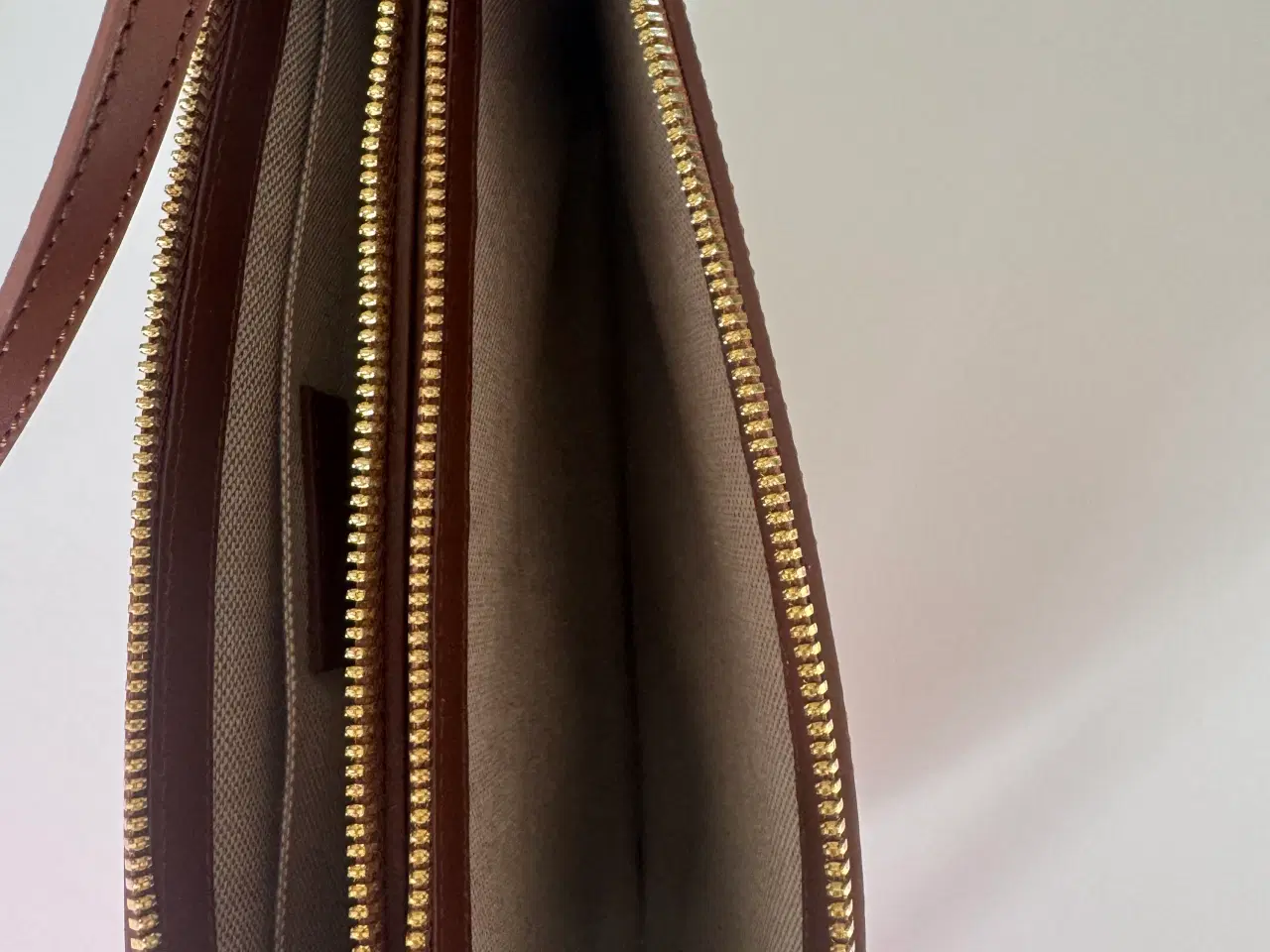 Billede 7 - A.P.C. Sarah Bag – Noisette (brun lædertaske)